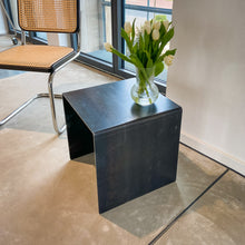 Lade das Bild in den Galerie-Viewer, Beistelltisch - HOOF (S)