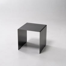 Lade das Bild in den Galerie-Viewer, Beistelltisch - HOOF (S)
